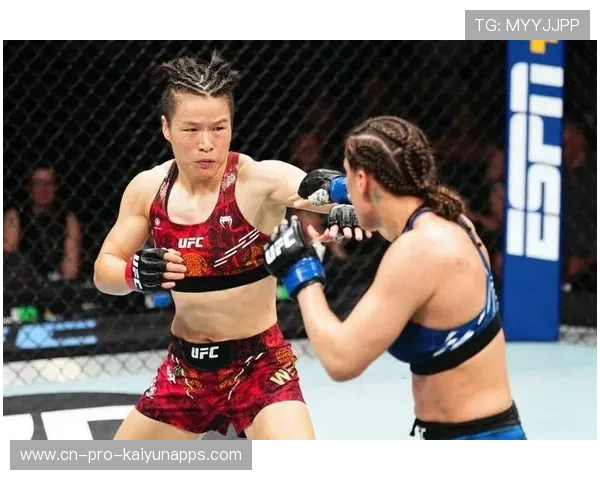 UFC张伟丽组合打击训练爆发更快——揭秘她的巅峰之路与训练秘籍